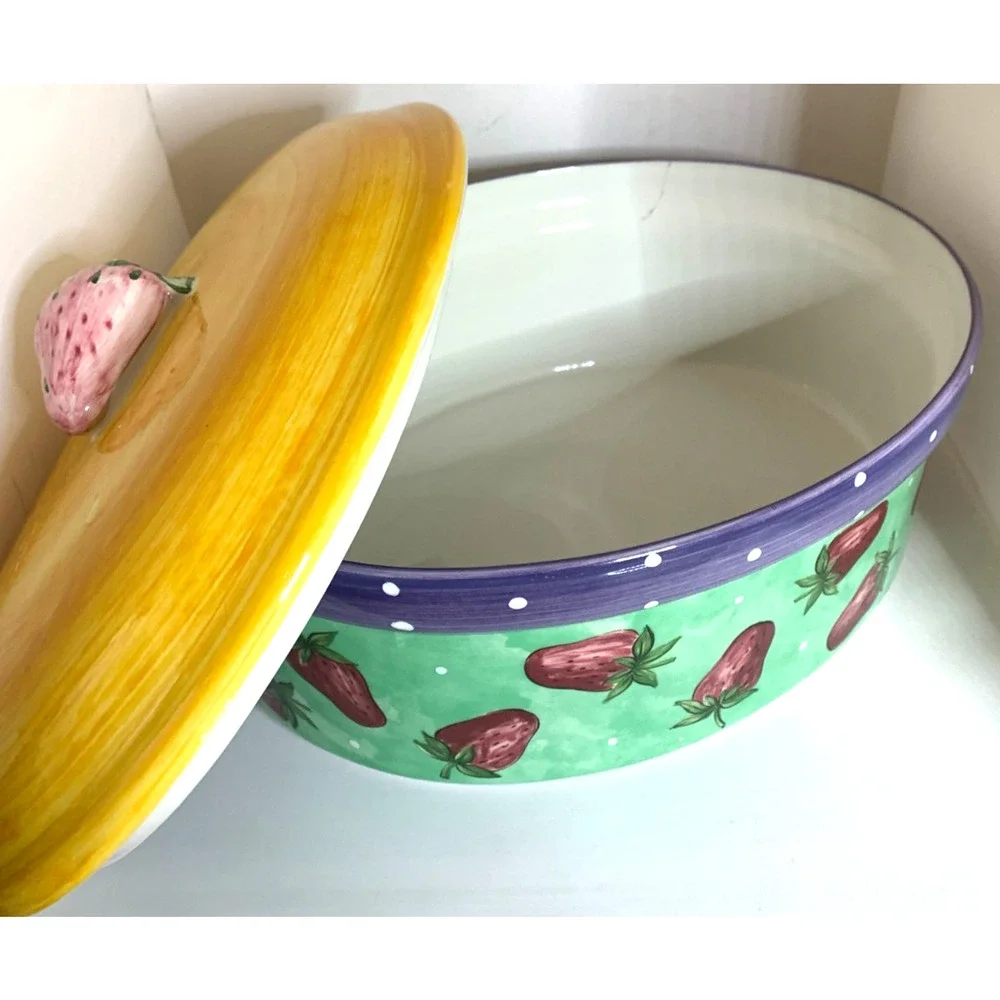 Essex Collection Fruit-Punch Strawberries 3 Quart Covered Casserole 12x11x6
